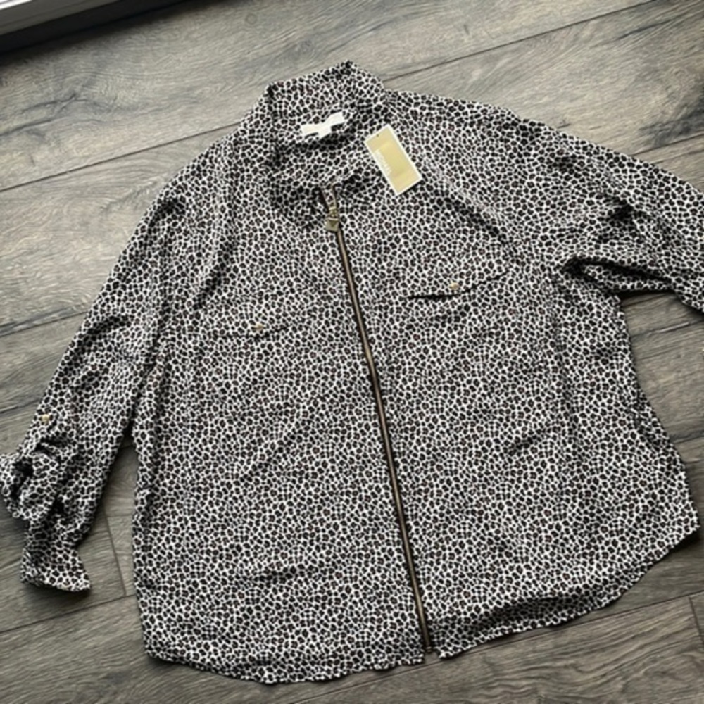 NWT, Michael Kors top women’s size 4X animal print gold embellishments